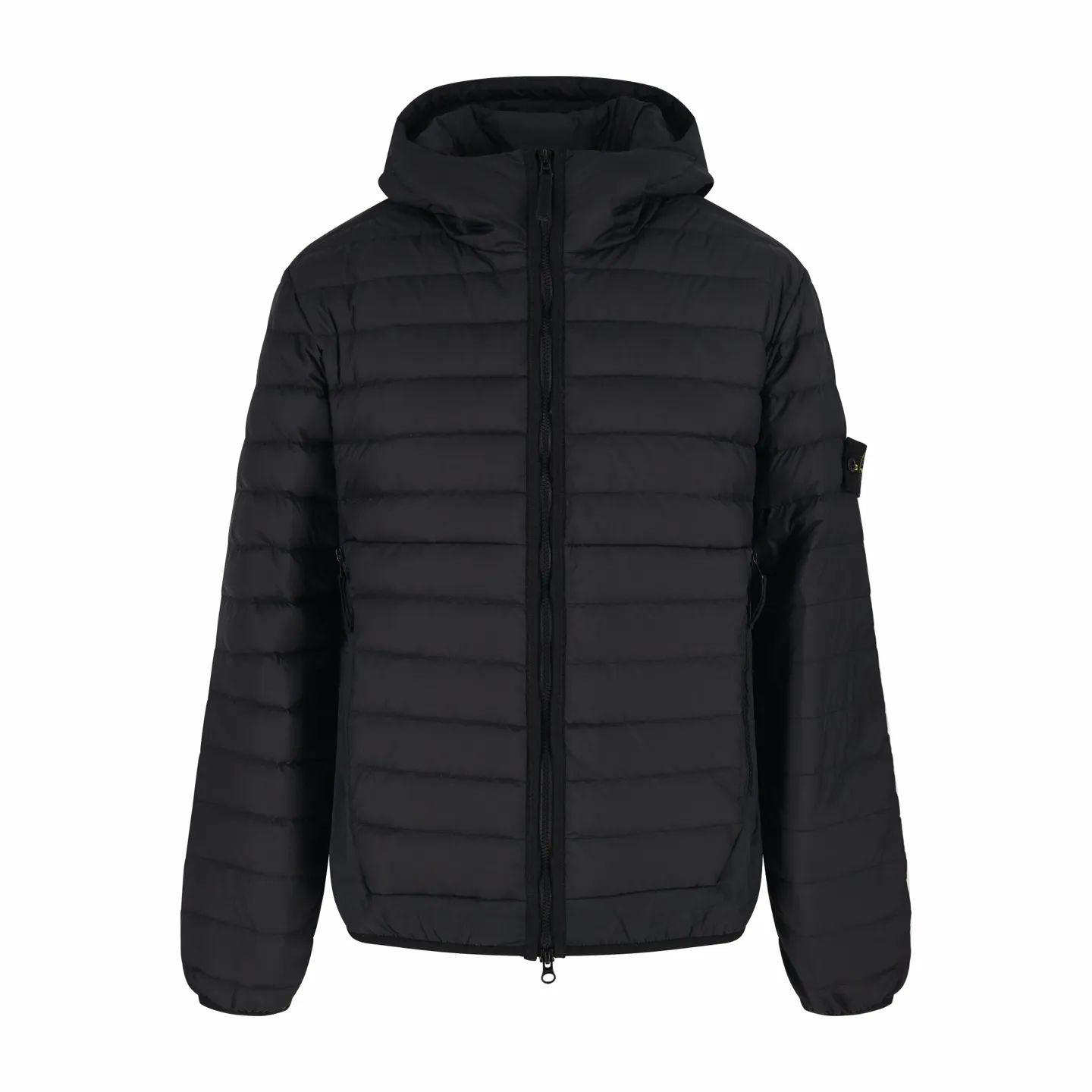P1160 Stone Island rib quilted down jacket, custom-made original black dark plaid light fabric, filled with 90% white goose down, no modification to the version, after all, the whole piece is very slim and wrapped! High collar, long hem and one layer of shrink-folding for improved warmth! Elastic cuffs, inner drawstring, full of details for outdoor use! Ykk logo zipper. Size:S-M-L-XL